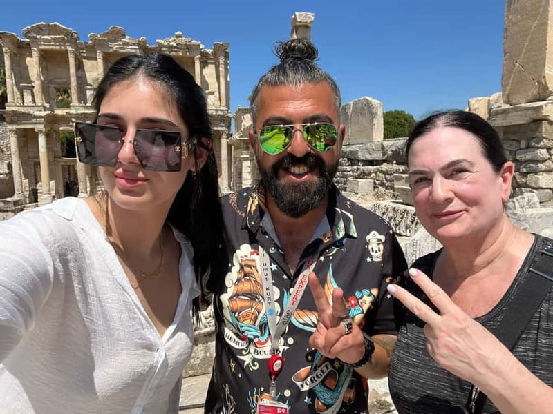 3-hour Ephesus and Terrace Houses Tour Kusadasi Cruiser Only - Meeting your guide at Kusadasi cruise port