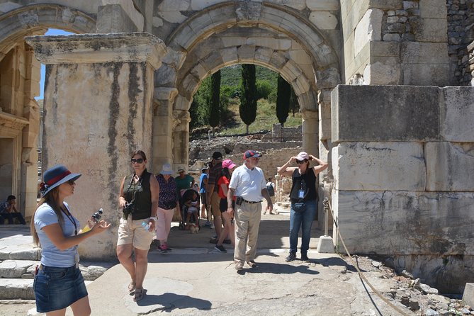 3-Hour Private Ephesus, Terrace Houses, Cruiser Only - Lunch in the countryside, with a practical warning