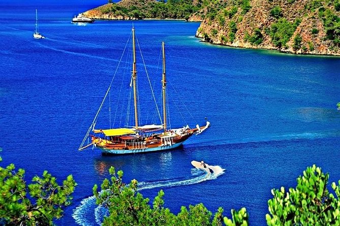 Boat Trip with Lunch From Kusadasi Port / Hotels - Pine Bay opposite Samos Island