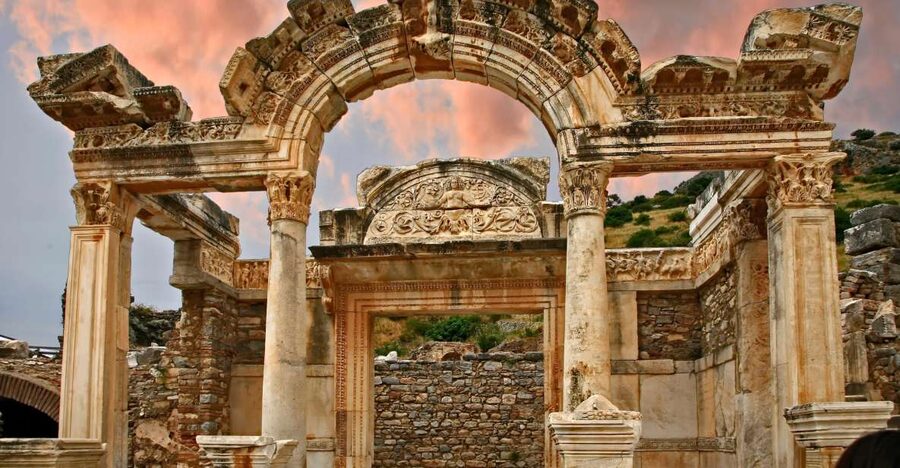 Ephesus Ancient City Highlight Tour For Cruisers - Meeting your guide at the Kusadasi cruise port