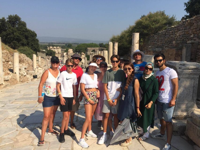 Ephesus: Mary's House Private & Group Tour with Ticket+Lunch - Guides, Vehicles, and the Small-Group Advantage