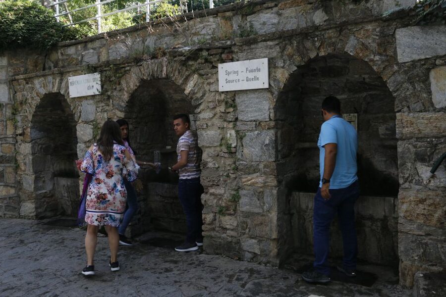 From Kusadasi or Selcuk: Full-Day Ephesus Tour with Lunch - Small groups, guides, and the pace of the day