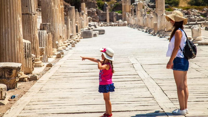 Kusadasi: Ephesus & House of Mary Small Group Tour w/Lunch - Meeting your guide at Kusadasi Cruise Port
