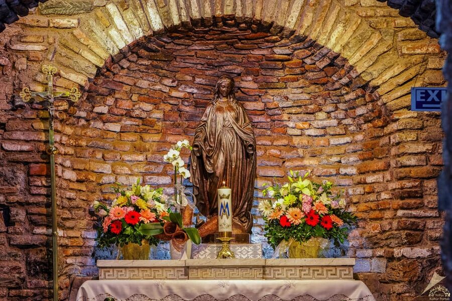 Kusadasi: Ephesus, House of Virgin Mary, and Temple Tour - The House of the Virgin Mary brings a different mood