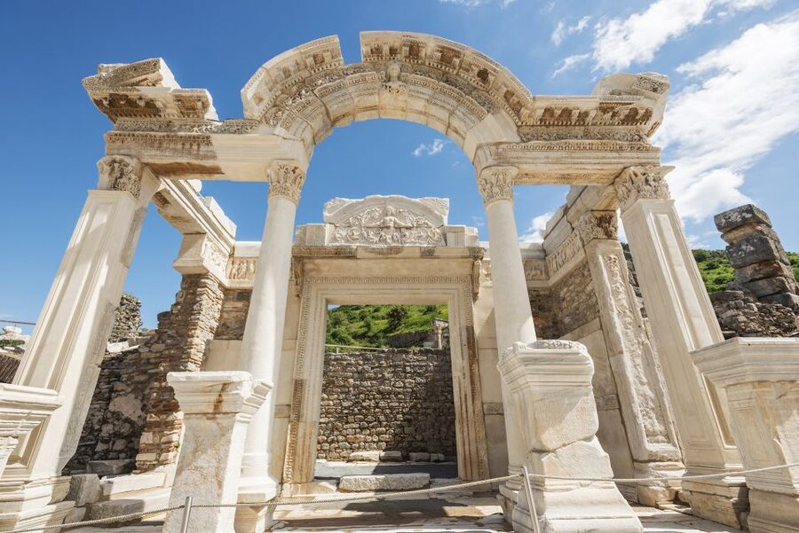 Kusadasi: Ephesus & House of Virgin Mary Fully Guided Tour - A quiet stop at the House of Virgin Mary