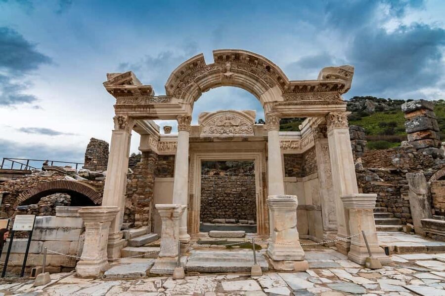 Kusadasi: Ephesus Private Tour for Cruise Guests - A quiet hour at the House of the Virgin Mary