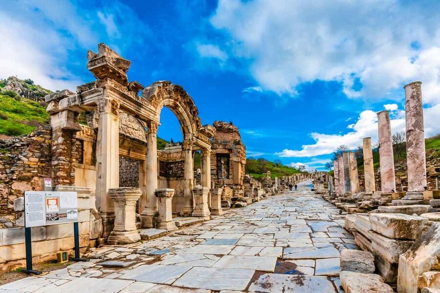 Kusadasi: Ephesus Private Tour for Cruise Guests - Lunch, local crafts, and the Carpet Village stop