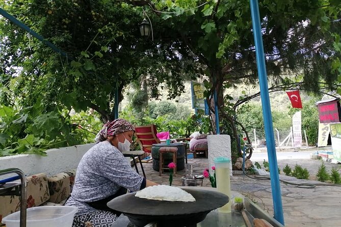 Kusadasi Selcuk Ephesus Gourmet and Street Food Tour - Şirince for gözleme, ice cream, and village time
