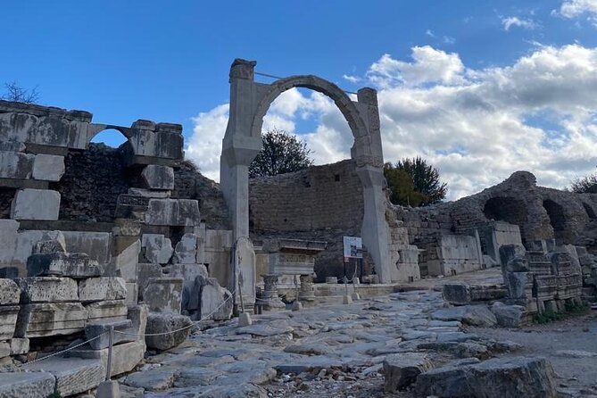Private Ephesus and Artemis Temple Half Day Tour / On Time Return - Returning through Kusadasi Marina to the town center