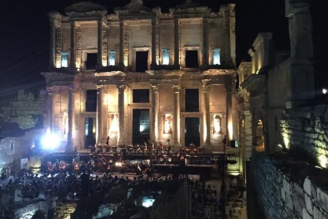 Private EPHESUS Full & Half Tours with Traditional lunch included - Walking downhill through the ruins of Ephesus